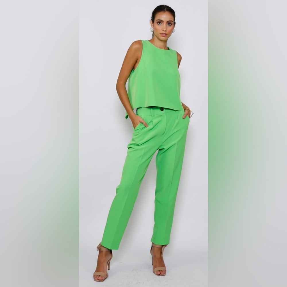 Dress pants with pockets